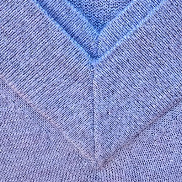 White House Black Market Size S Light Purple Lavender V Neck Sweater Top - Picture 4 of 8